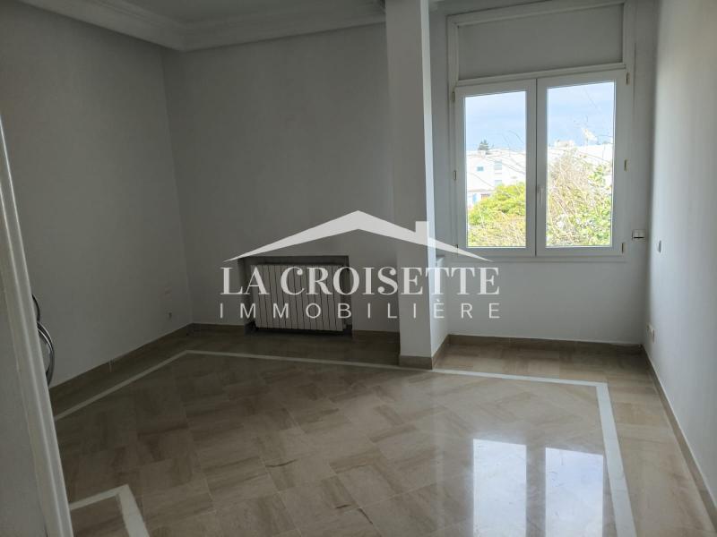 Villa S+6 avec piscine à La Marsa